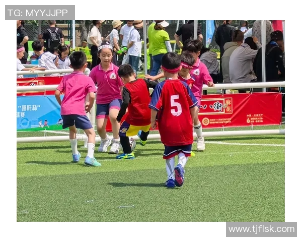 足球明星子女拍摄技巧全解析 如何打造专业级亲子足球摄影作品